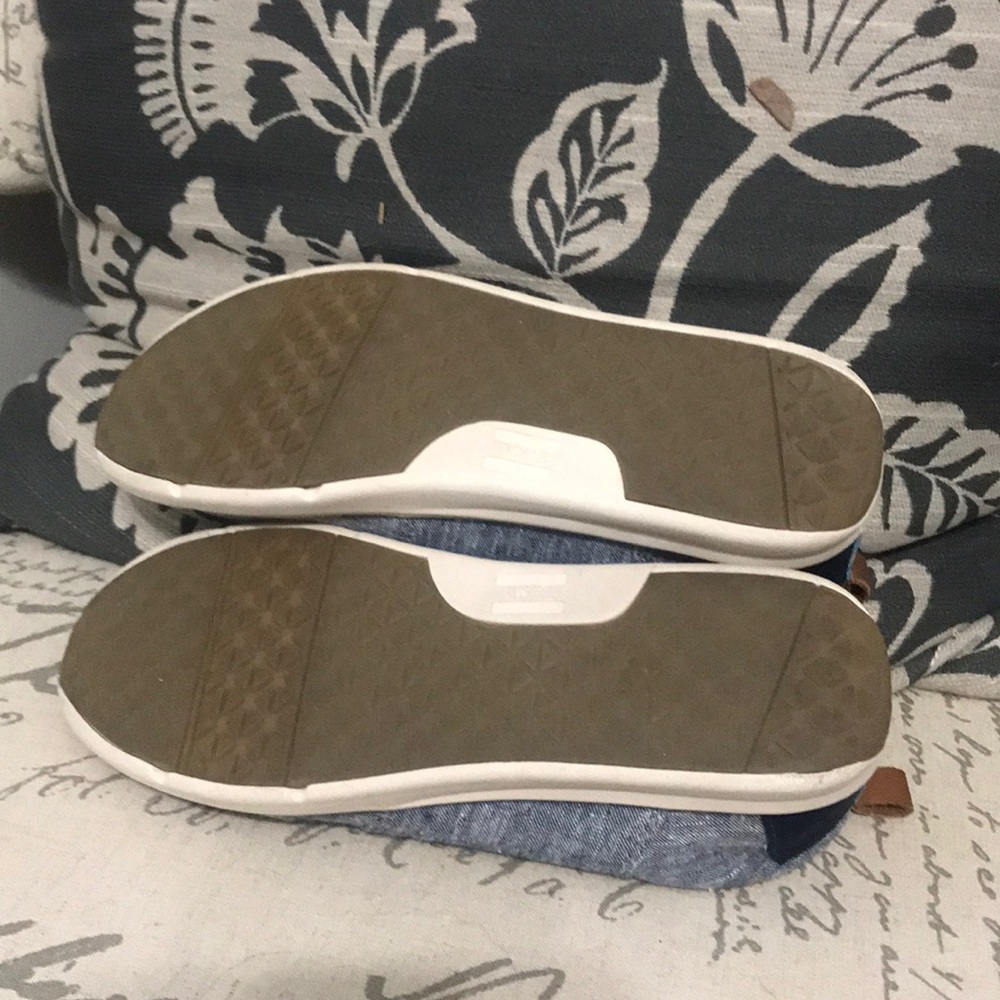 Toms - Picture 3 of 4